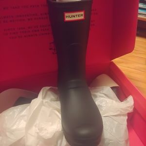 Brans new hunter boots wıth box sıze 9 reduced from $160 final sale